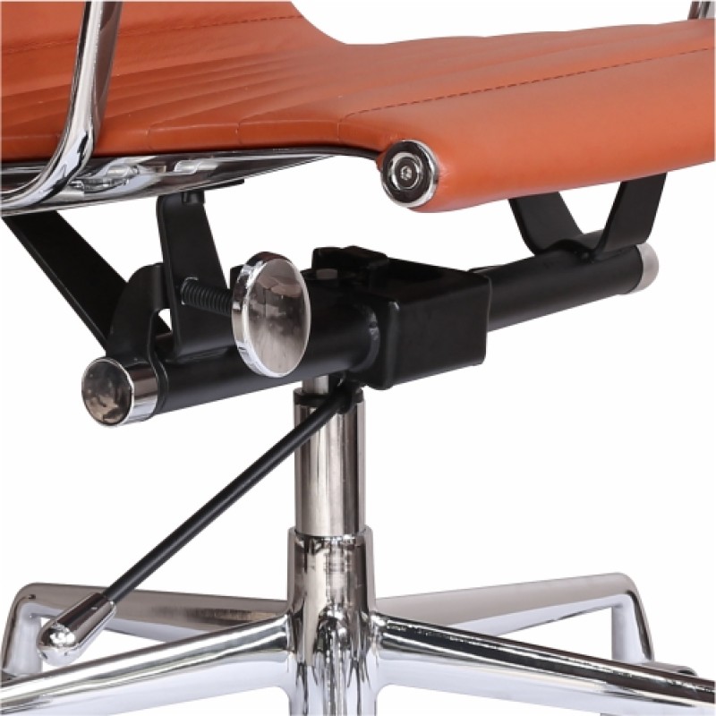 Eames Style EA117 Alu­mini­um Chair with cas­tors and arms