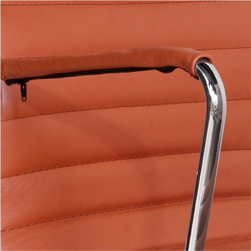 Eames Style EA117 Alu­mini­um Chair with cas­tors and arms